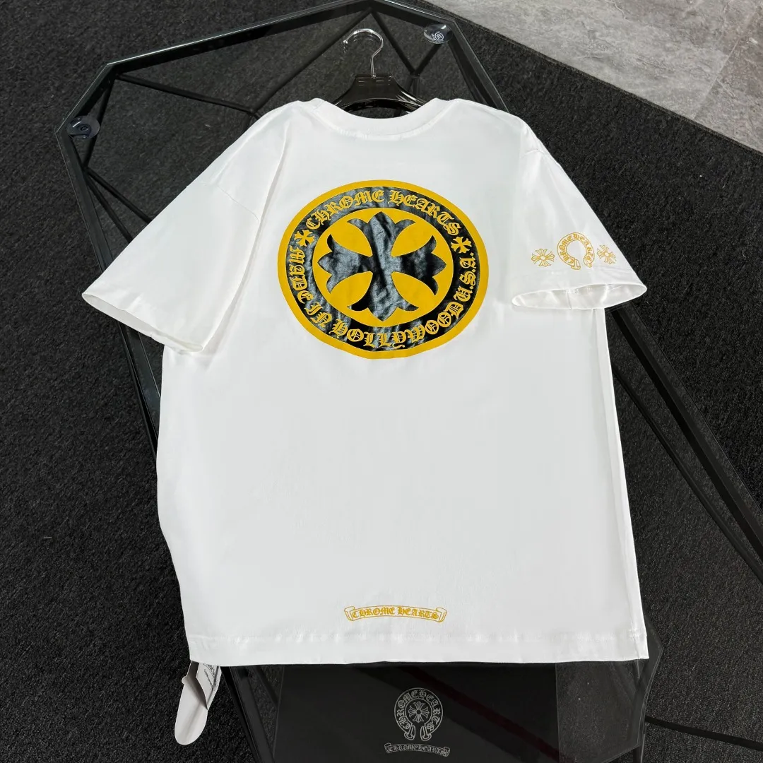 P170 Chrome Hearts 25 high-end versions. The fabric is made of 300 grams of high-density pure cotton. It does not deform or shrink. It has three labels. It is the same style for men and women. Technology: suede foaming + digital printing. Color: white, black. SIZE: S-XL.
